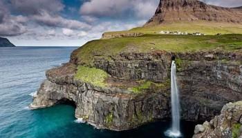 Il Lago Sørvágsvatn nelle isole Faroe: un tuffo a precipizio nell’oceano