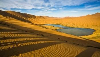 I misteriosi laghi del Deserto del Badain Jaran in Cina